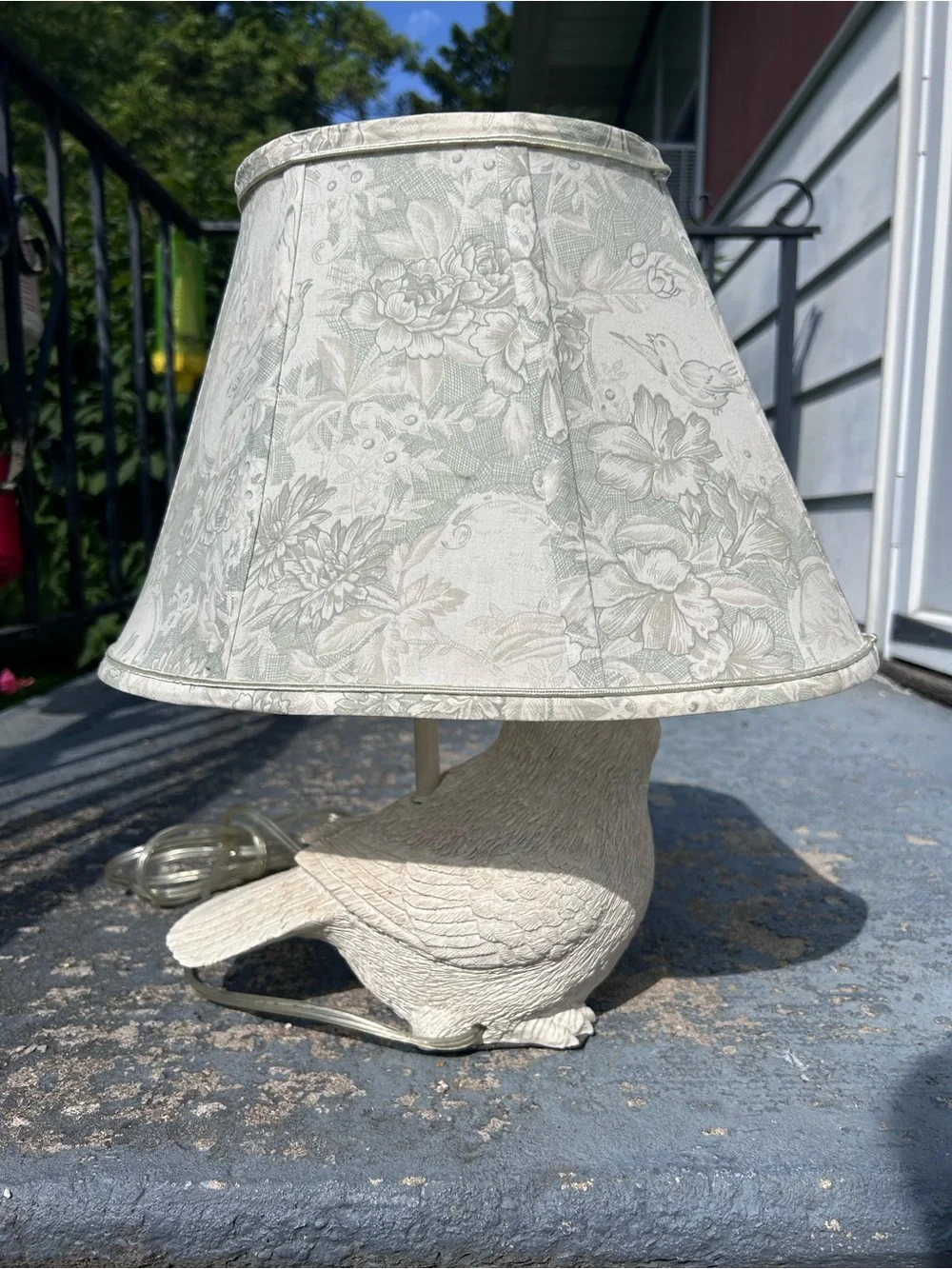 A Homestead Shoppe Classic Country Farmhouse Designed Bird Table Lamp Working